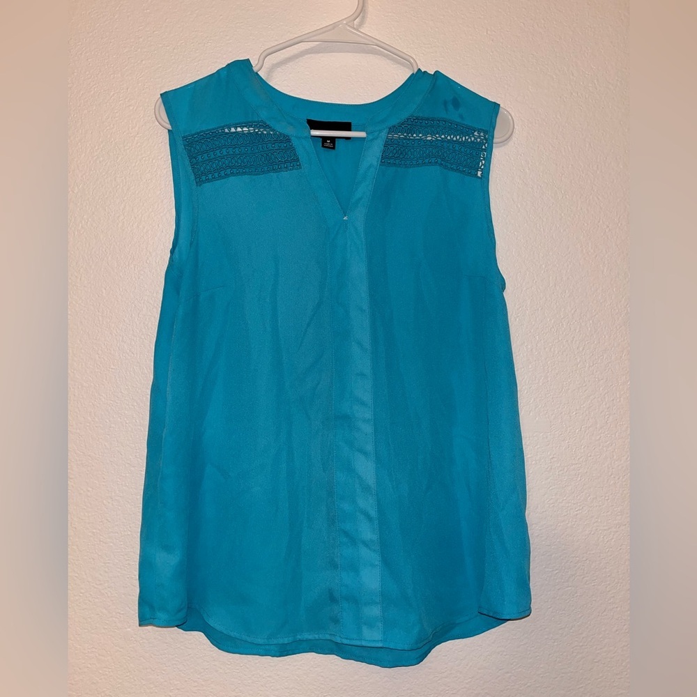Sleeveless V-Neck Lace-Accent Camisole in Teal Blue